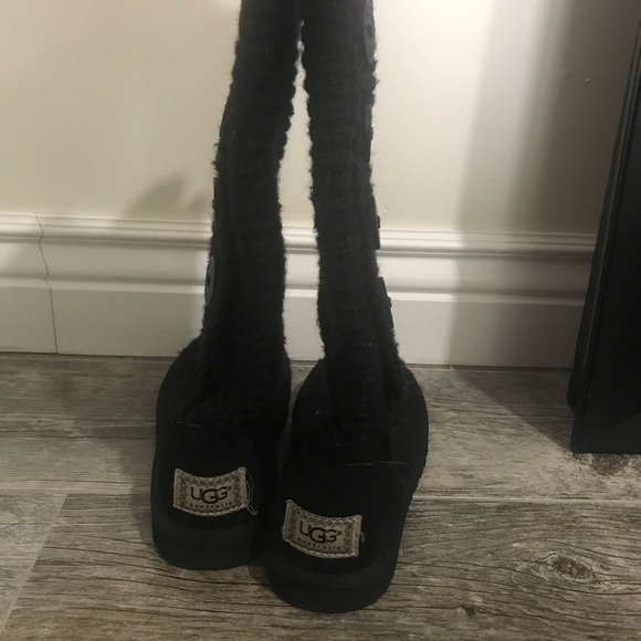 Black UGG Cardy Boot - Picture 4 of 10